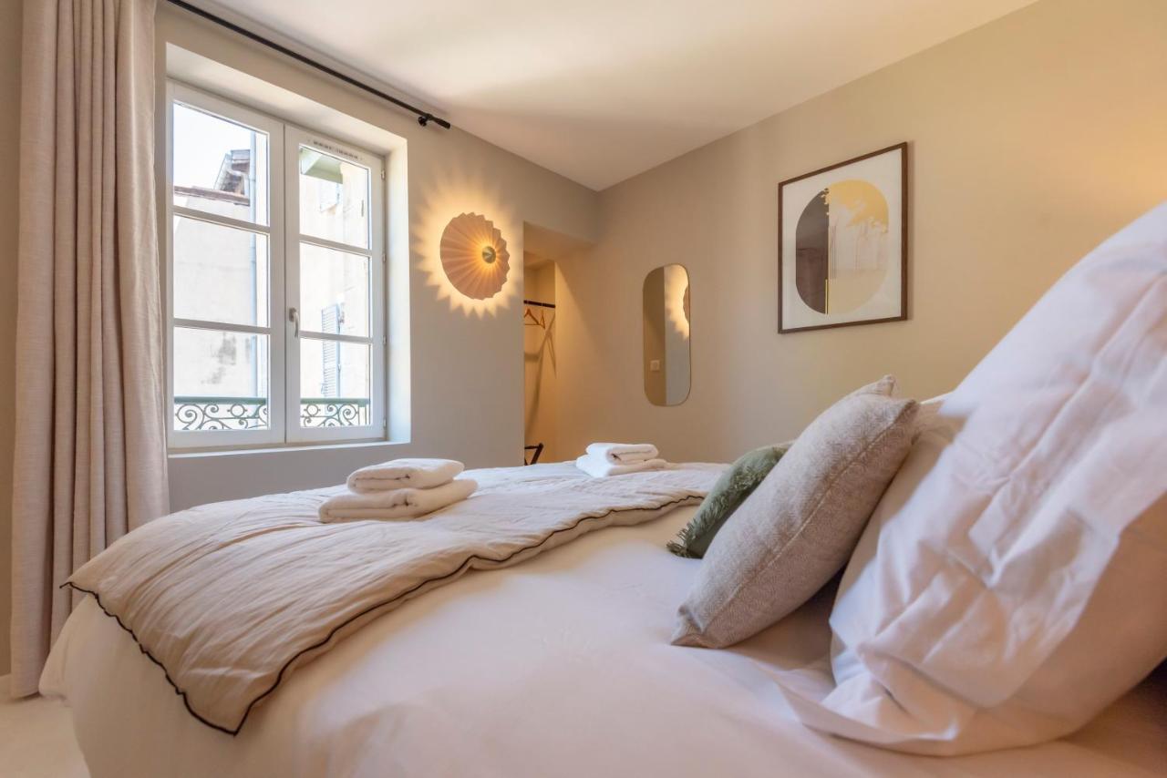Le Cosy Chic . Proche Gare . Centre-Ville Macon . Neuf . Climatisation . Design . Wifi . Esterno foto